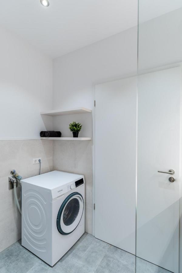 Handmade I Modern I Luxury I Kitchen I Home Office I Parkplatz Holzgerlingen Exterior foto